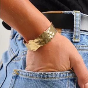 Gold Hammered Bangle Bracelet NWT